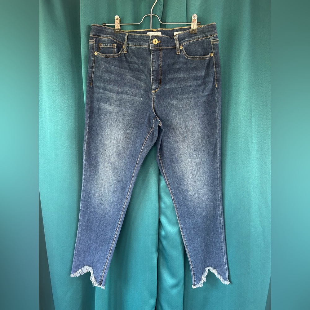 Sofia Vergara Classic Blue Ankle Cropped Jeans with Frayed Hem
